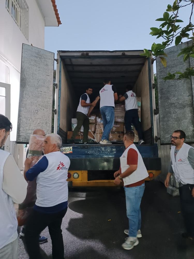 Venezuela, MSF amplia gli aiuti: in arrivo cliniche mobili nei parchi e negli stadi di Caracas Venezuela, MSF amplia gli aiuti: in arrivo cliniche mobili nei parchi e negli stadi di Caracas