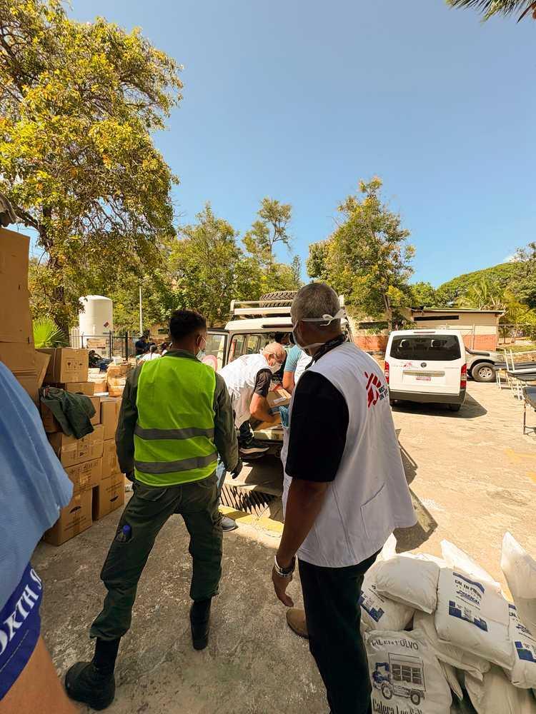 Venezuela, MSF amplia gli aiuti: in arrivo cliniche mobili nei parchi e negli stadi di Caracas Venezuela, MSF amplia gli aiuti: in arrivo cliniche mobili nei parchi e negli stadi di Caracas
