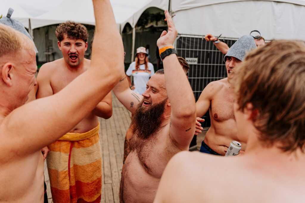 Saunameister Sven – Die verrückteste Festival-Sauna Deutschlands
