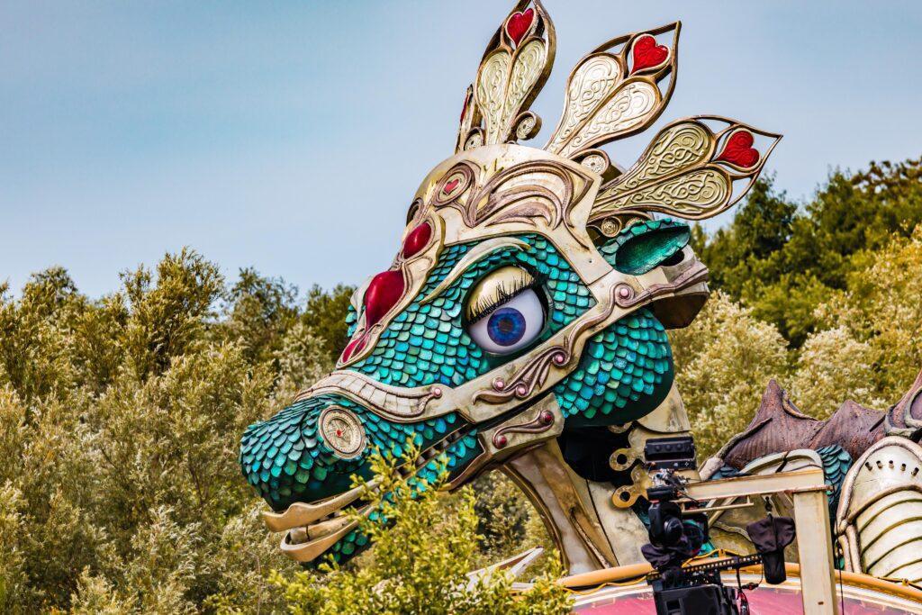 Tomorrowland 2025 – Tag 4: Drachen, Comics und eine Runde Nostalgie Tomorrowland 2025 – Tag 4: Drachen, Comics und eine Runde Nostalgie