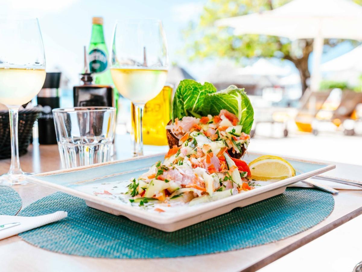 🌴Un repas et un cadre de rêve au 𝐌𝐚𝐧𝐚𝐯𝐚 𝐁𝐞𝐚𝐜𝐡 𝐑𝐞𝐬𝐨𝐫𝐭 & 𝐒𝐩𝐚 𝐌𝐨𝐨𝐫𝐞𝐚!🐟🥥