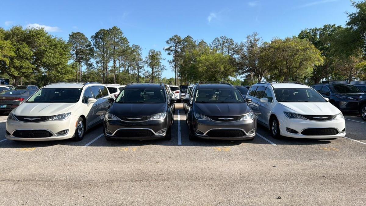 Chrysler Pacifica Minivan