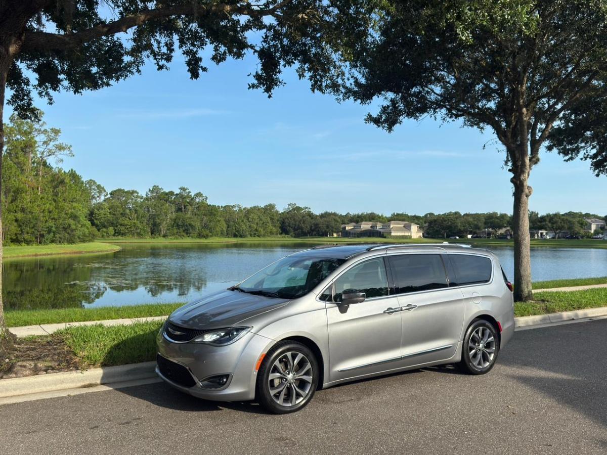 Chrysler Pacifica Minivan