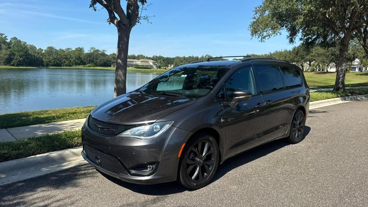 Chrysler Pacifica Minivan