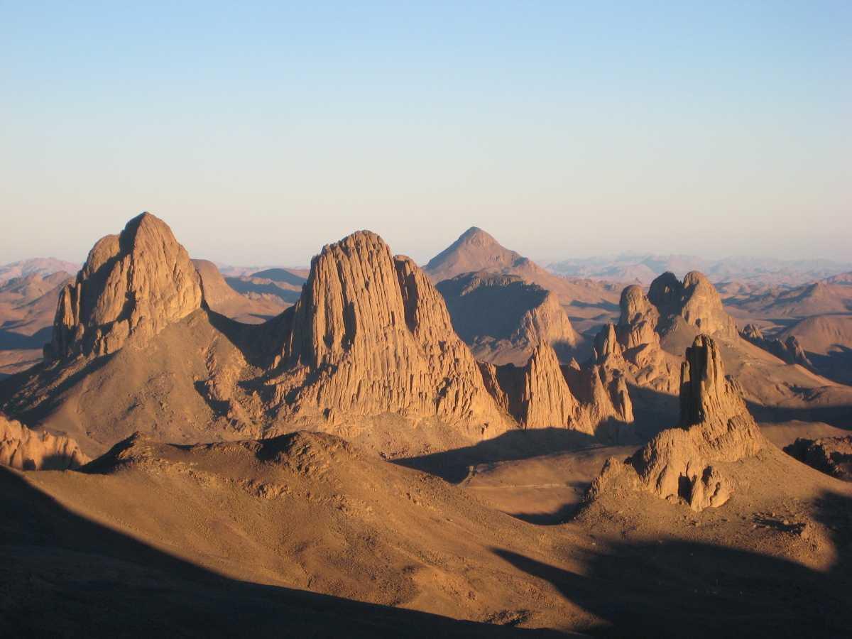 L’Afrique : Le Continent des Origines et de la Lumière Brute L’Afrique : Le Continent des Origines et de la Lumière Brute