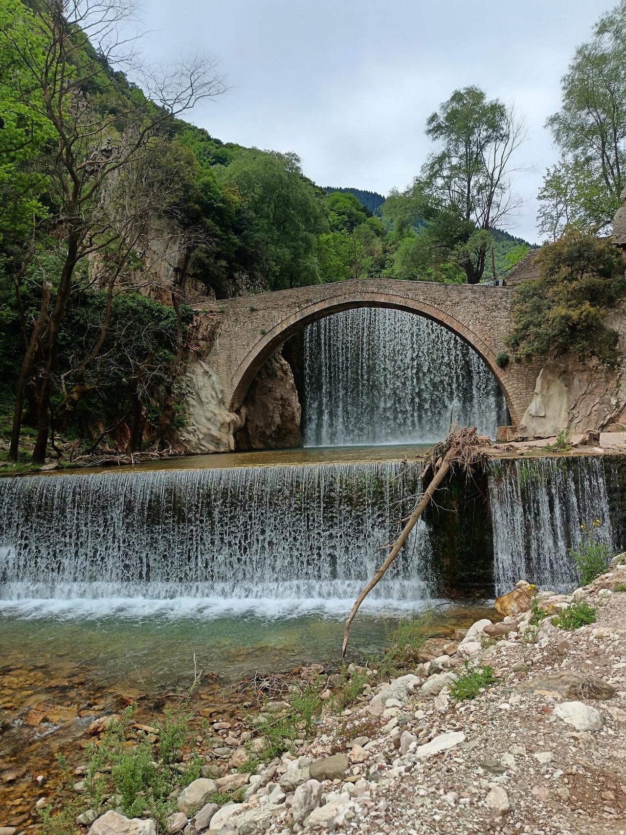 Vieux pont de Palaiokarya.