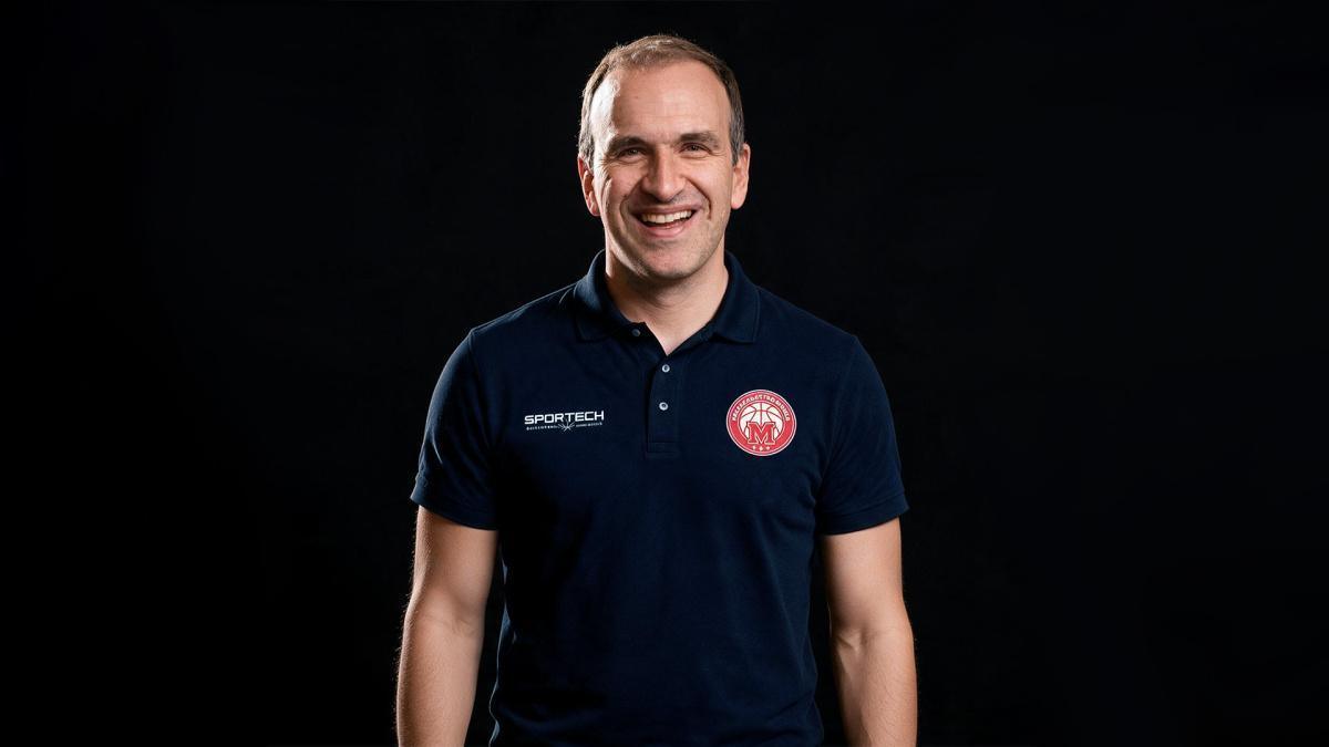 Nicola Castagna è il coach di Pallacanestro Monza: "Un progetto ambizioso per riportare la grande pallacanestro in città"