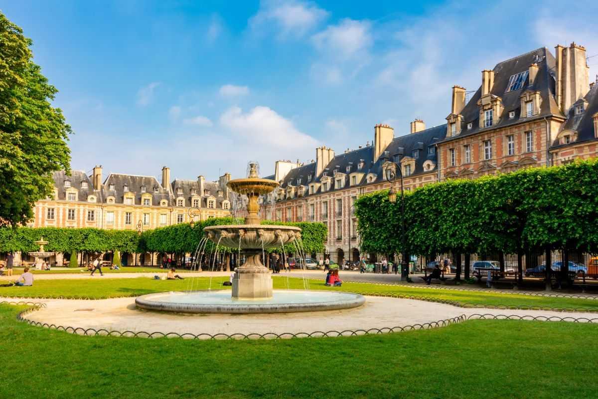 PARIS NEIGHBOURHOODS