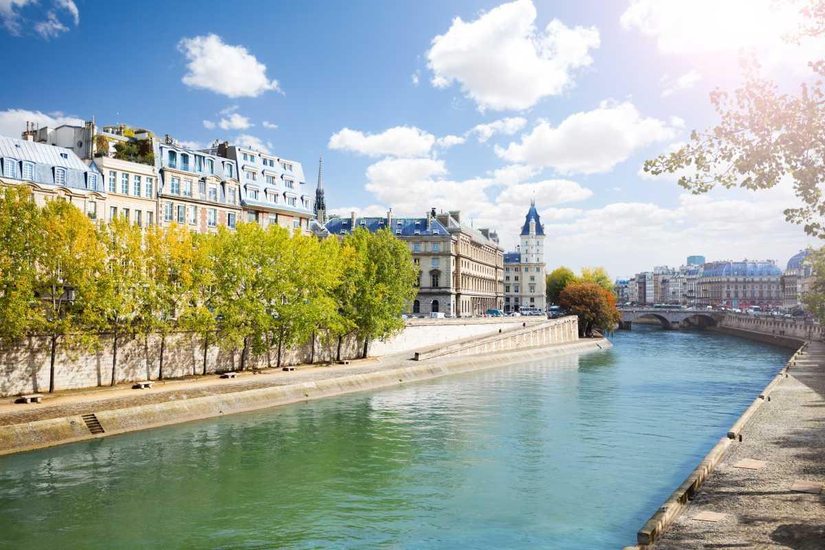 PARIS GREEN SPOTS