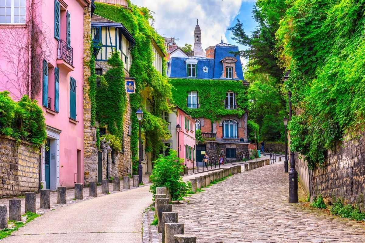 STAYING IN PARIS STAYING IN PARIS