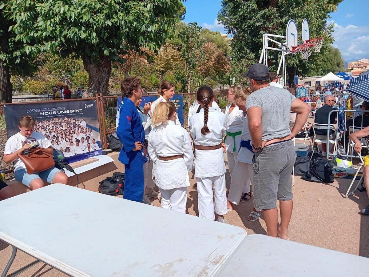 Associ in Festa : Ajaccio Judo sur le pont au Casone Associ in Festa : Ajaccio Judo sur le pont au Casone
