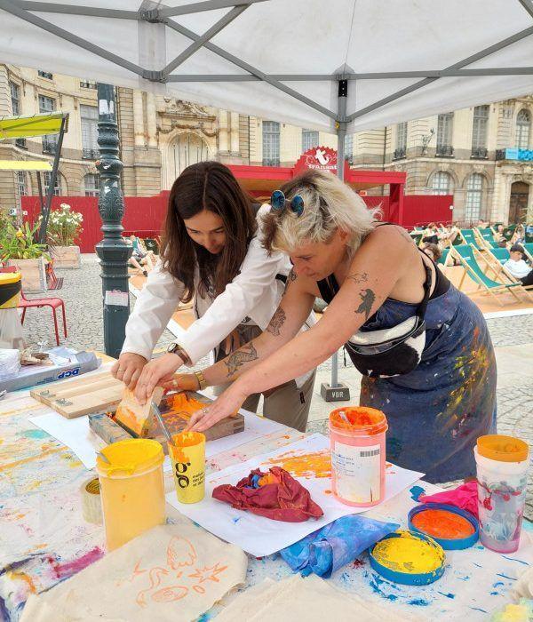 Atelier sérigraphie avec Anna Michalak à la Place de la Mairie