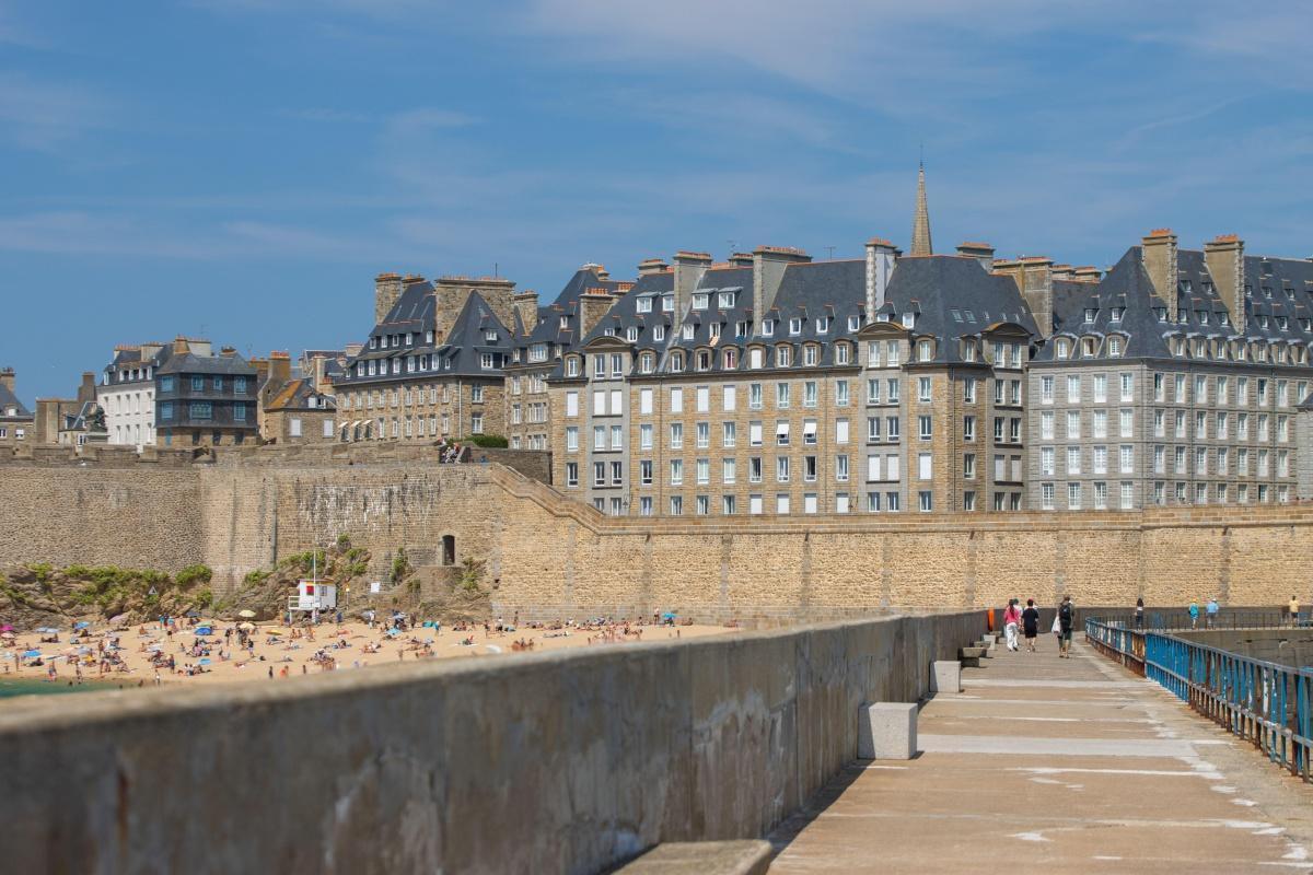 Où dormir à Saint-Malo ? Le guide des quartiers, d'Intra-Muros à Rothéneuf Où dormir à Saint-Malo ? Le guide des quartiers, d'Intra-Muros à Rothéneuf