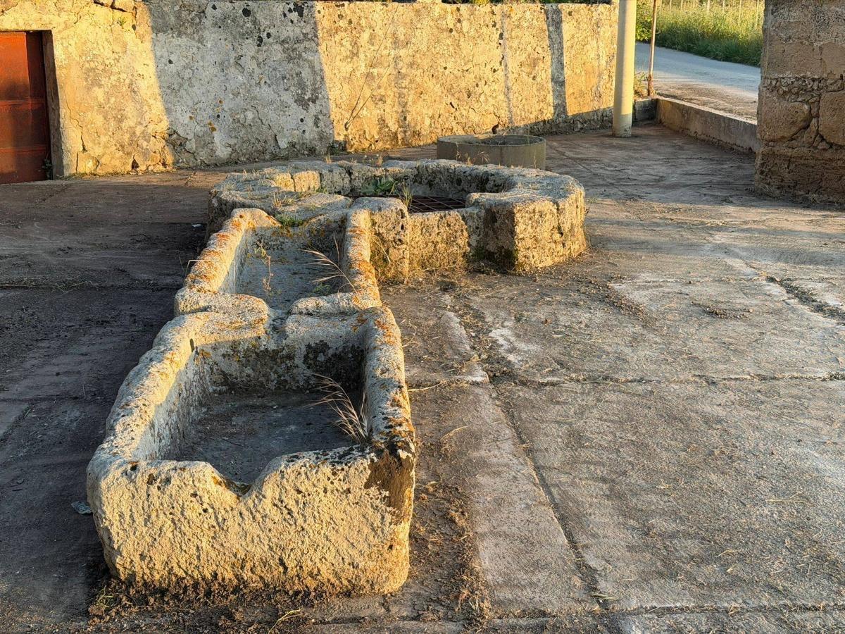 Abbeveratoi e Pozzi - Water Troughs and Wells
