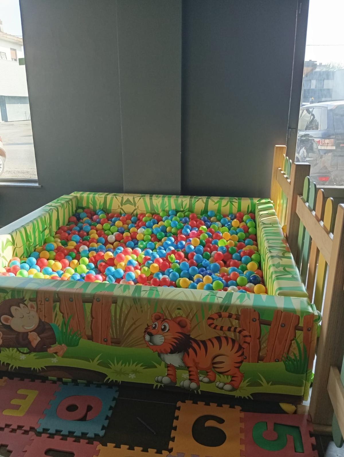 Area Bimbi Pizzeria Revolution: Il divertimento è servito!