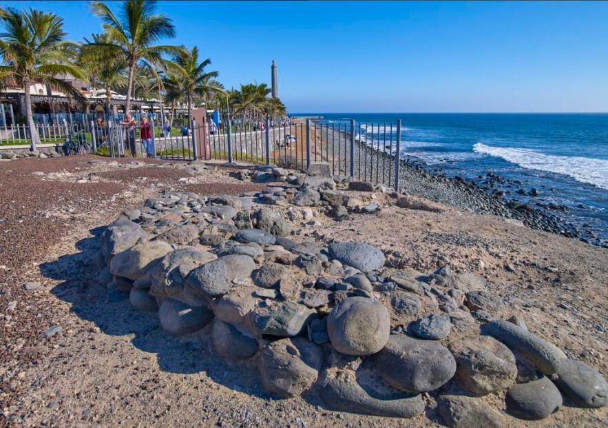 The Punta Mujeres Archaeological Site