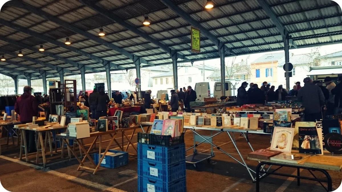 Brocante à la Halle du Castelviel Brocante à la Halle du Castelviel