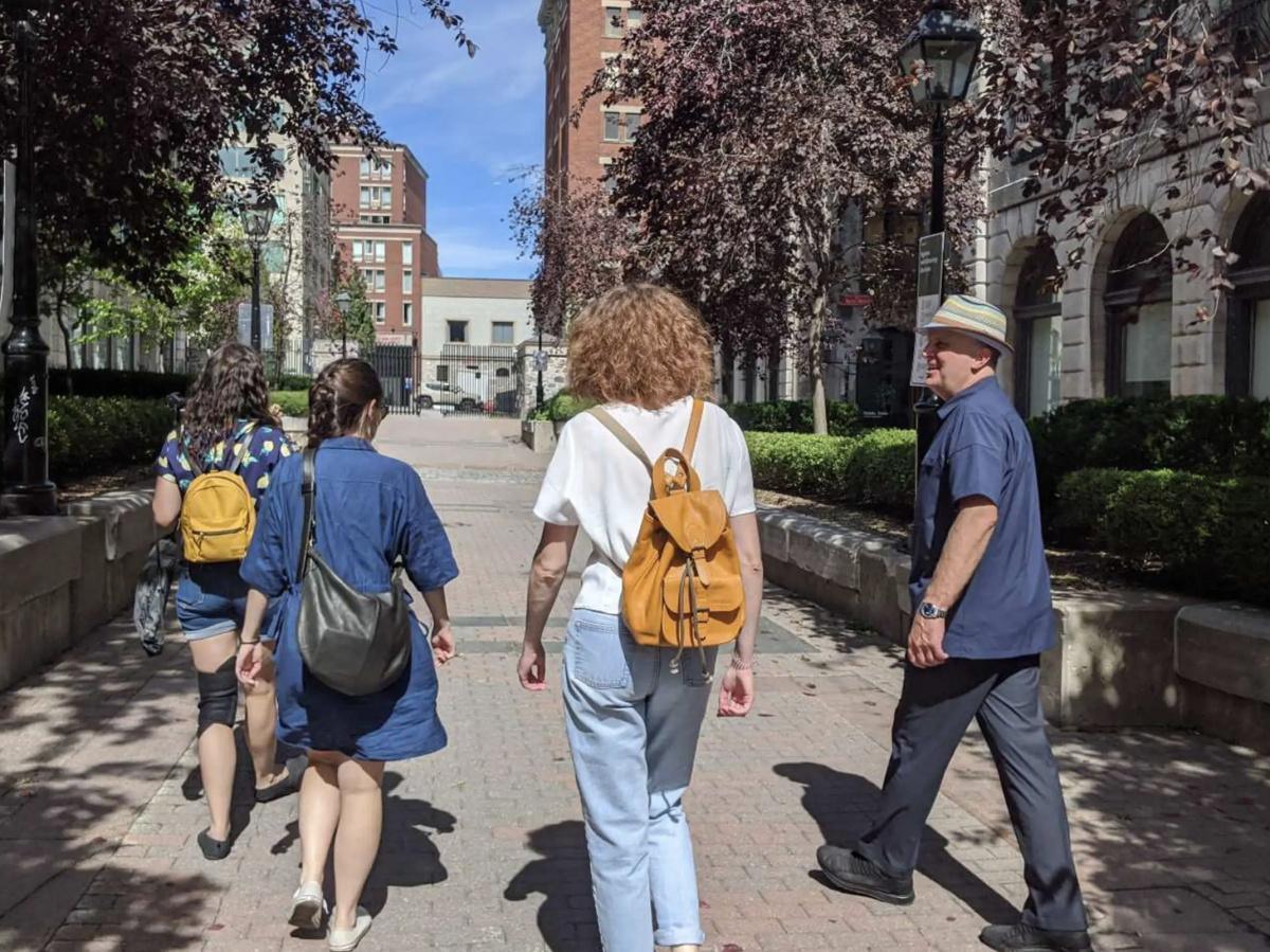 La visite à pied originale du Vieux-Montréal avec un guide local