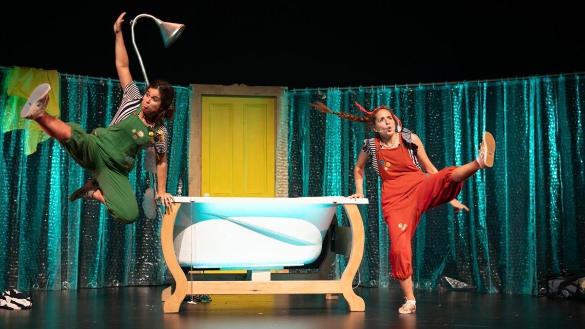 Juju et Marcelle et l'incroyable heure du bain du Théâtre Omnivore à la maison de la culture Mercier Juju et Marcelle et l'incroyable heure du bain du Théâtre Omnivore à la maison de la culture Mercier