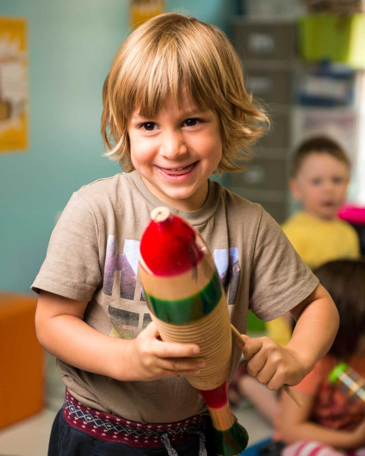 Éveil musical en français avec Les Petits Ménestrels à la bibliothèque Benny Éveil musical en français avec Les Petits Ménestrels à la bibliothèque Benny