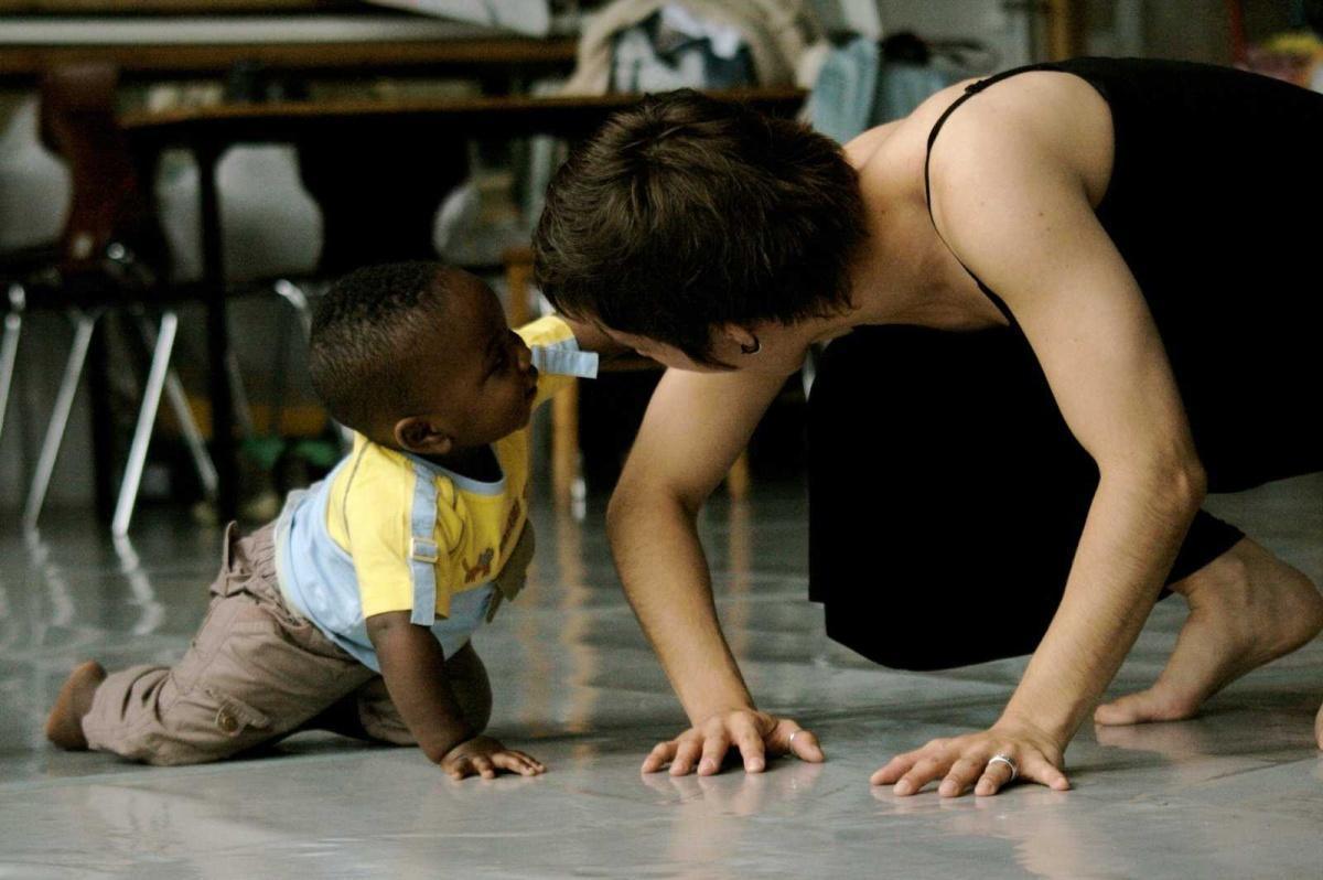 Matinée parent-bébé : danse afro-contemporaine à la bibliothèque L'Octogone Matinée parent-bébé : danse afro-contemporaine à la bibliothèque L'Octogone