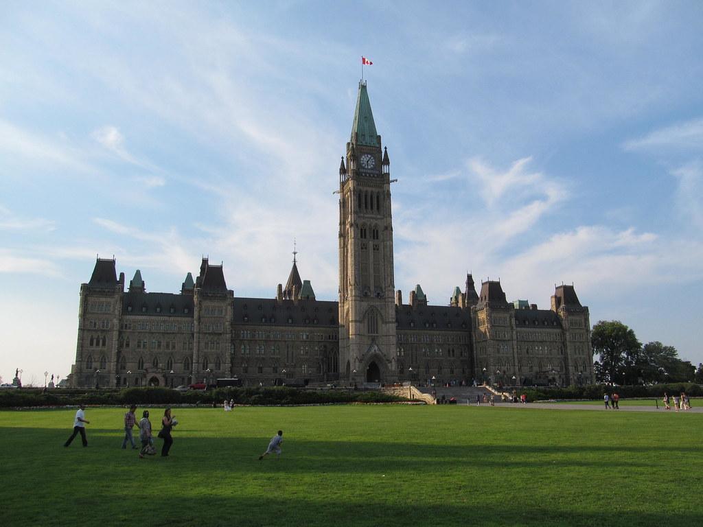 Ottawa depuis Montréal : train, Colline du Parlement, musées, canal Rideau et où dormir Ottawa depuis Montréal : train, Colline du Parlement, musées, canal Rideau et où dormir