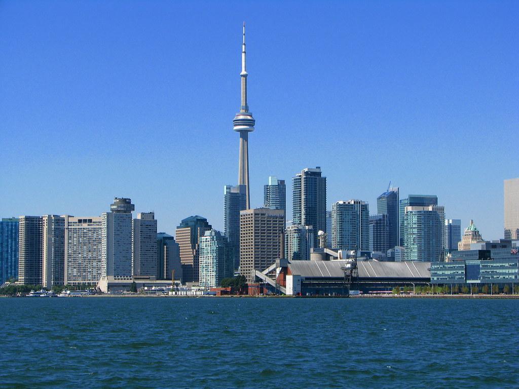 Toronto depuis Montréal : train, avion ou voiture, Tour CN, marché de Noël de la Distillerie et où dormir Toronto depuis Montréal : train, avion ou voiture, Tour CN, marché de Noël de la Distillerie et où dormir