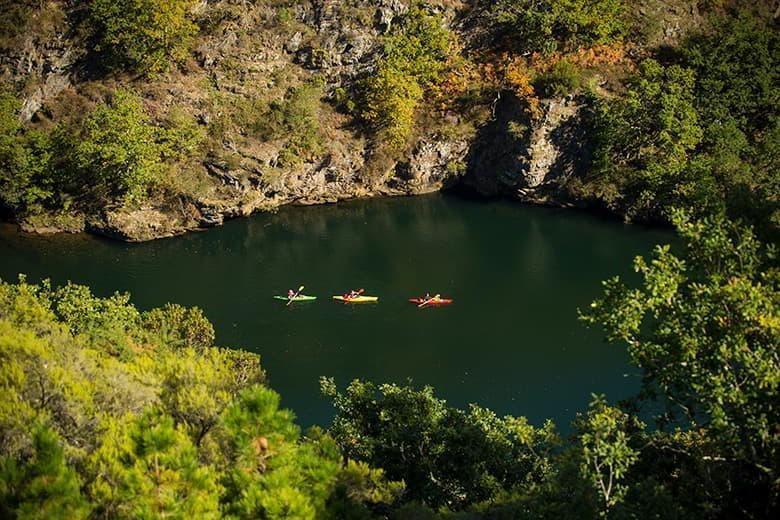 Las mejores rutas en piragua por Asturias para conectar con la naturaleza en sus ríos