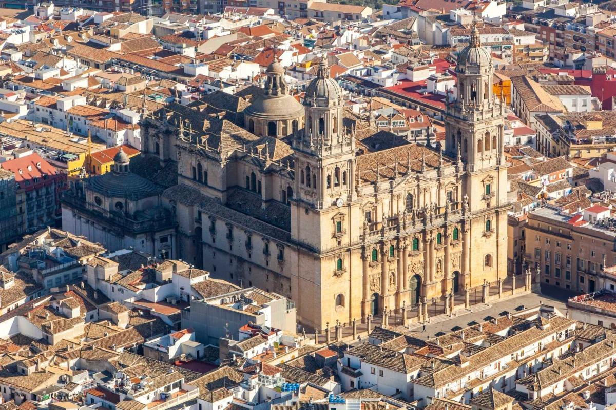 Judería de Jaén: un paseo por la historia judía de la ciudad del Santo Reino Judería de Jaén: un paseo por la historia judía de la ciudad del Santo Reino