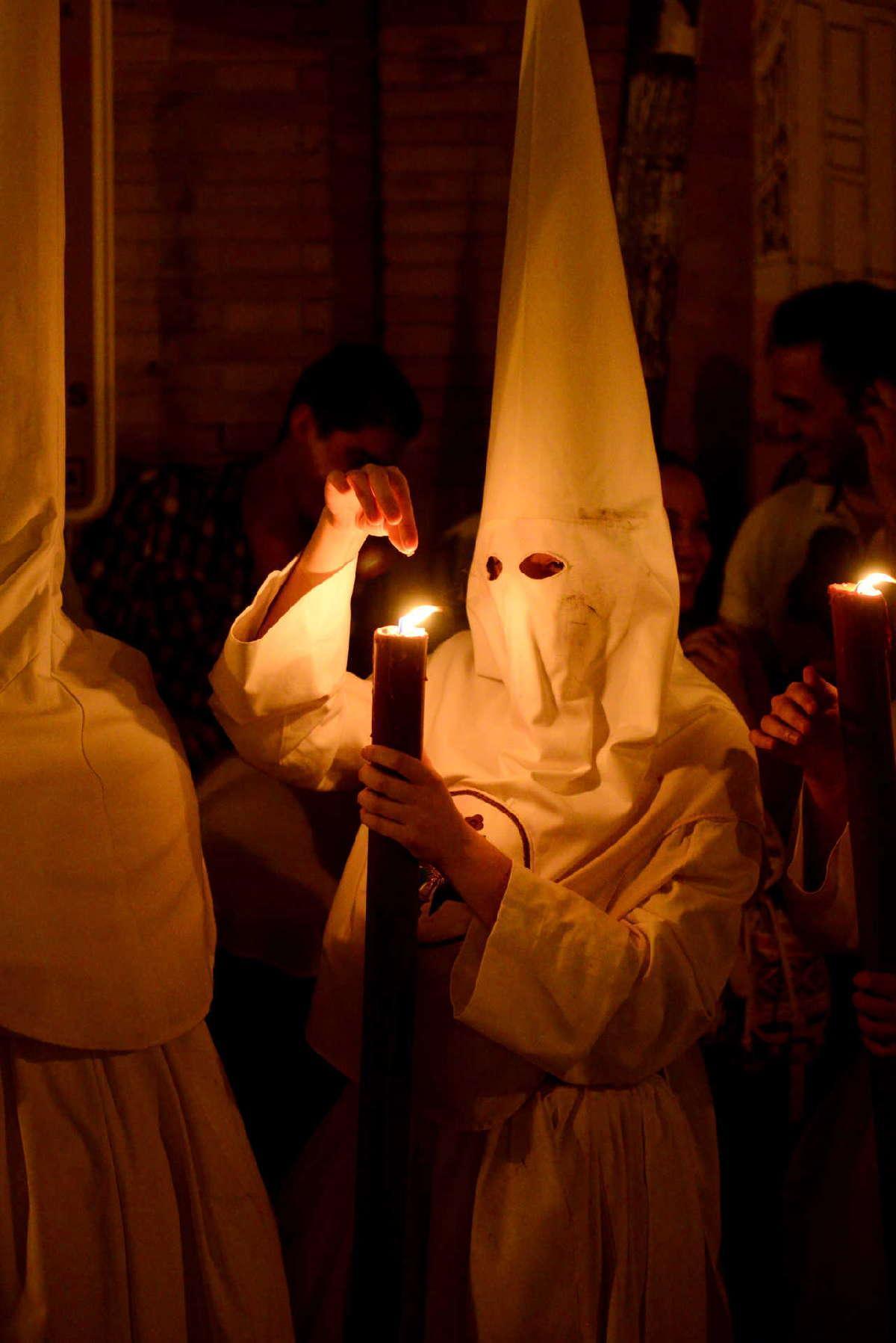 Semana Santa de Andalucía: la mirada del penitente bajo el capirote Semana Santa de Andalucía: la mirada del penitente bajo el capirote