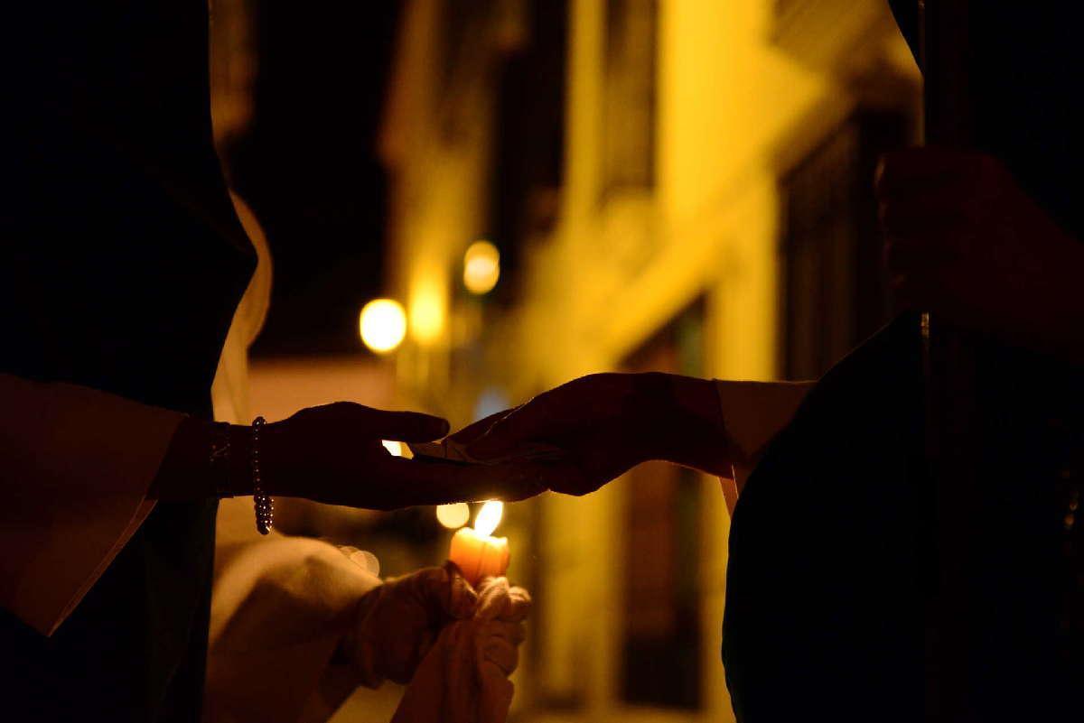 Semana Santa de Andalucía: la mirada del penitente bajo el capirote Semana Santa de Andalucía: la mirada del penitente bajo el capirote