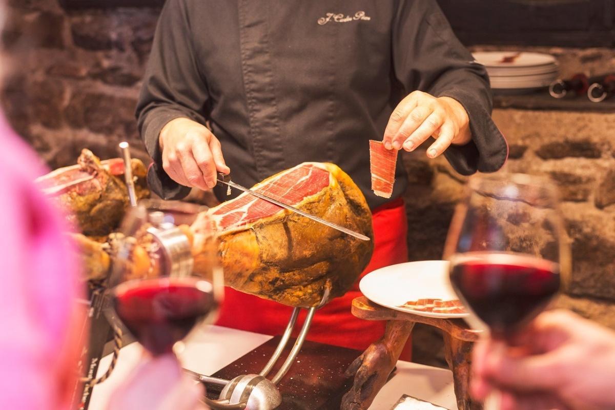 Extremadura Gourmet: rutas gastronómicas sostenibles de jamón, queso y vino