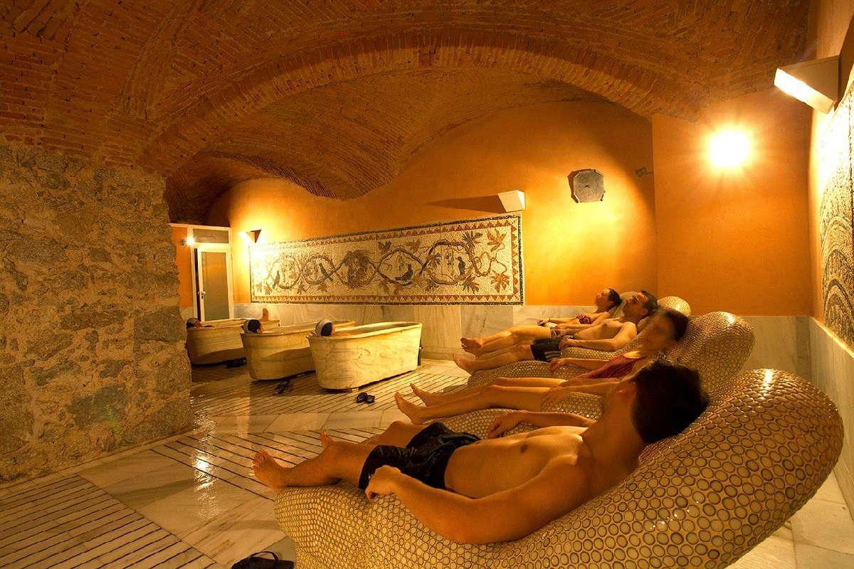 Balnearios de Extremadura: termalismo, historia y naturaleza en la Vía de la Plata