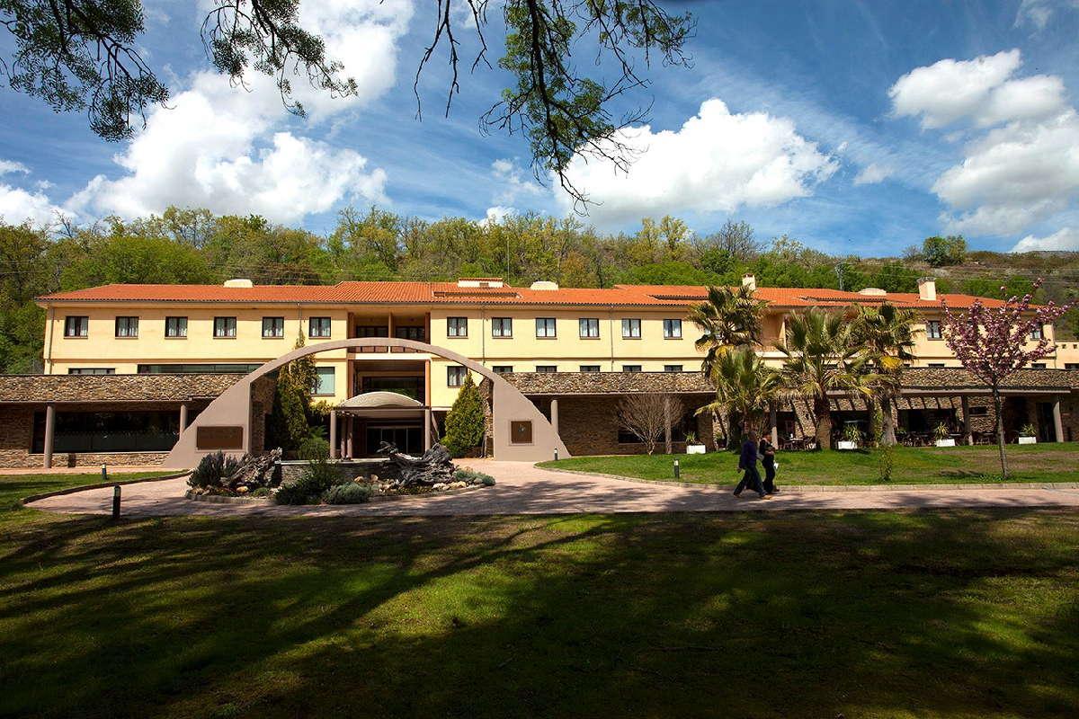 Balnearios de Extremadura: termalismo, historia y naturaleza en la Vía de la Plata Balnearios de Extremadura: termalismo, historia y naturaleza en la Vía de la Plata