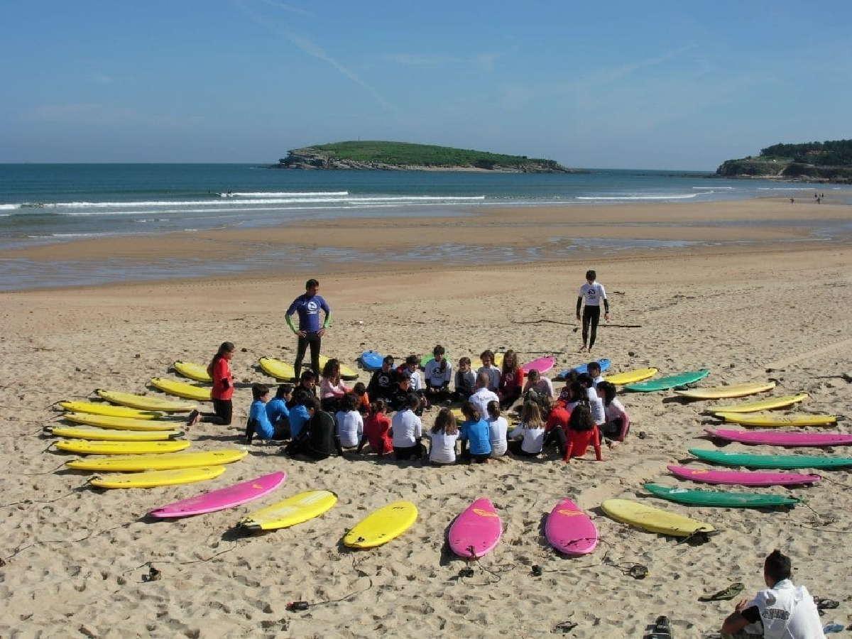 Cantabria celebra el Día del Surf: olas para todos los niveles en la cuna del surf español