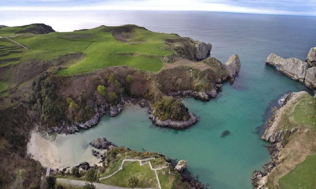 5 playas secretas de Cantabria donde el silencio y la naturaleza son los protagonistas
