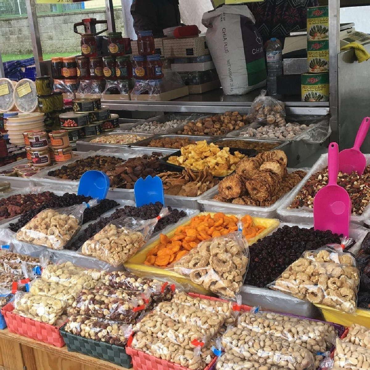 De pueblo en pueblo: mercadillos de Cantabria para vivir la región como un local