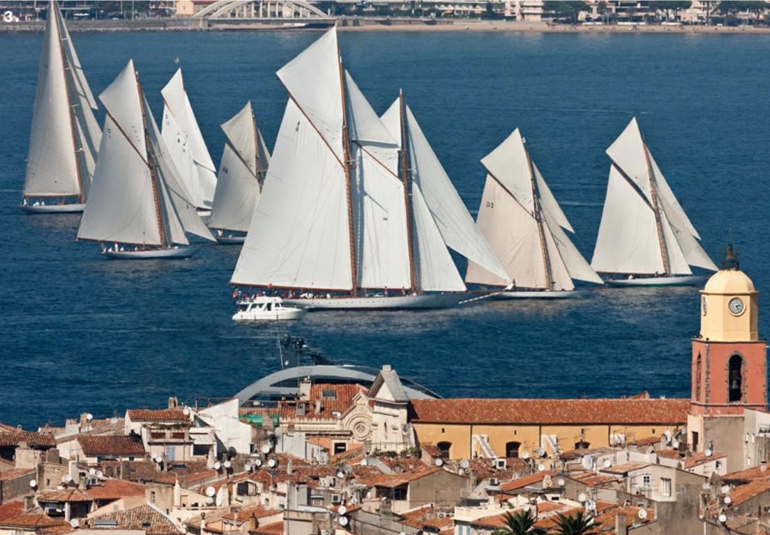 Embarquement immédiat : Les Voiles de Saint-Tropez, entre mythe et authenticité Embarquement immédiat : Les Voiles de Saint-Tropez, entre mythe et authenticité