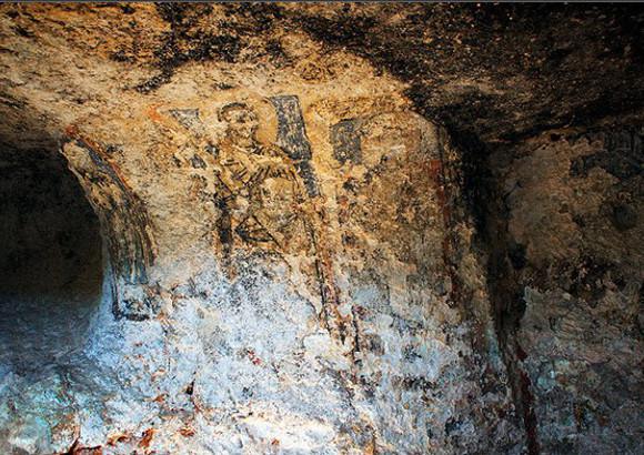 La Grotta del Crocifisso - The Cave of the Crucifix La Grotta del Crocifisso - The Cave of the Crucifix