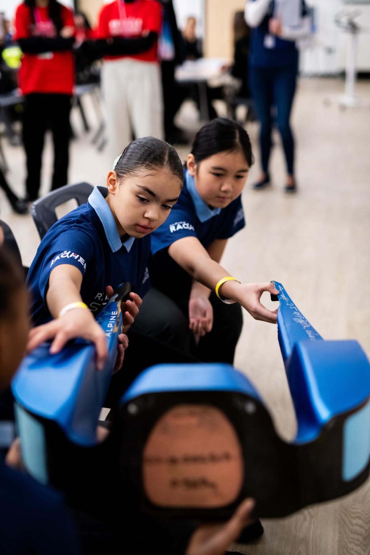 BWT ALPINE F1 TEAM Y MICROSOFT LANZAN EL PROGRAMA MUNDIAL «RACE INTO STEM»
