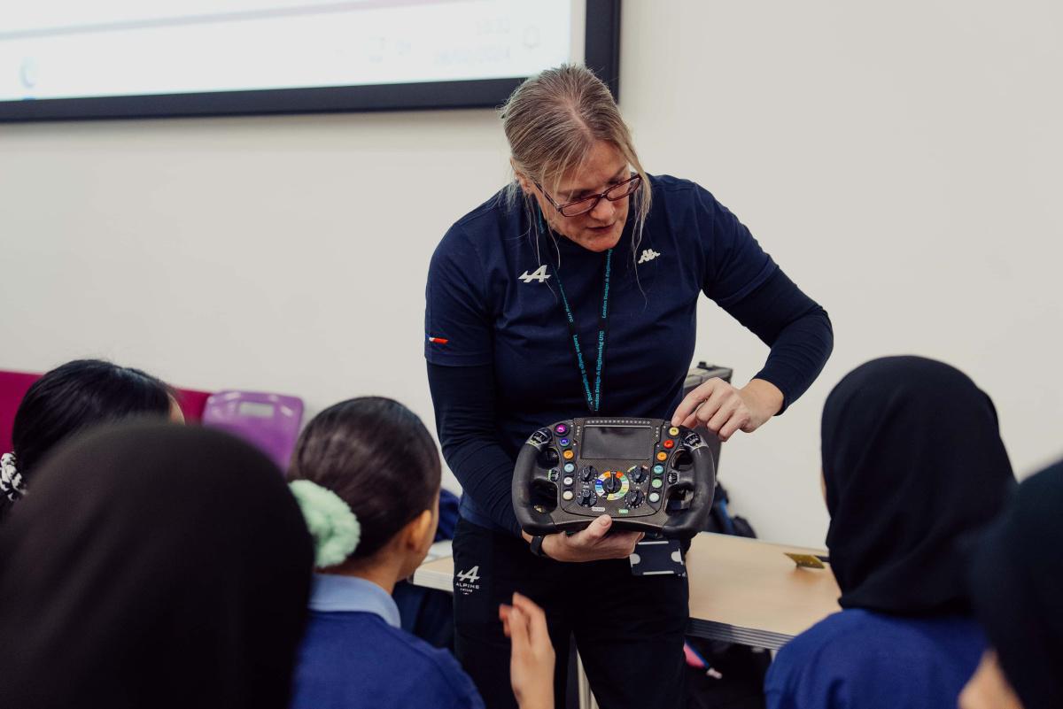 BWT ALPINE F1 TEAM Y MICROSOFT LANZAN EL PROGRAMA MUNDIAL «RACE INTO STEM»