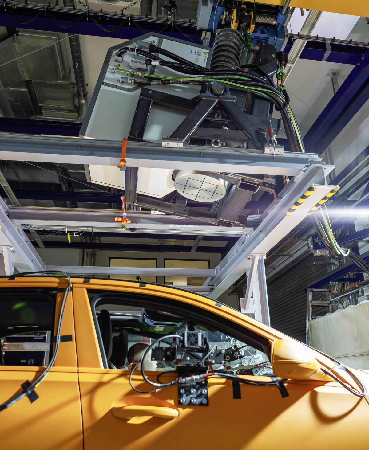 MÁXIMA TRANSPARENCIA: MERCEDES-BENZ ES EL PRIMER FABRICANTE DE AUTOMÓVILES DEL MUNDO QUE RADIOGRAFÍA CON TECNOLOGÍA DE RAYOS X UN CRASH TEST MÁXIMA TRANSPARENCIA: MERCEDES-BENZ ES EL PRIMER FABRICANTE DE AUTOMÓVILES DEL MUNDO QUE RADIOGRAFÍA CON TECNOLOGÍA DE RAYOS X UN CRASH TEST