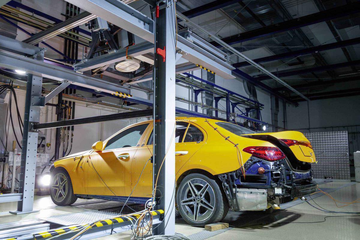 MÁXIMA TRANSPARENCIA: MERCEDES-BENZ ES EL PRIMER FABRICANTE DE AUTOMÓVILES DEL MUNDO QUE RADIOGRAFÍA CON TECNOLOGÍA DE RAYOS X UN CRASH TEST MÁXIMA TRANSPARENCIA: MERCEDES-BENZ ES EL PRIMER FABRICANTE DE AUTOMÓVILES DEL MUNDO QUE RADIOGRAFÍA CON TECNOLOGÍA DE RAYOS X UN CRASH TEST