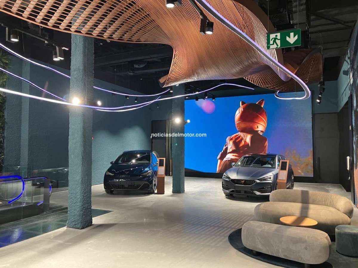 CUPRA INAUGURA SU PRIMER CUPRA CITY GARAGE EN MADRID, EL MÁS GRANDE DEL MUNDO. UN AMPLIO ESPACIO DE GRANDES DIMENSIONES QUE RINDE TRIBUTO A LA DIVERSIDAD Y LA CULTURA MADRILEÑA.