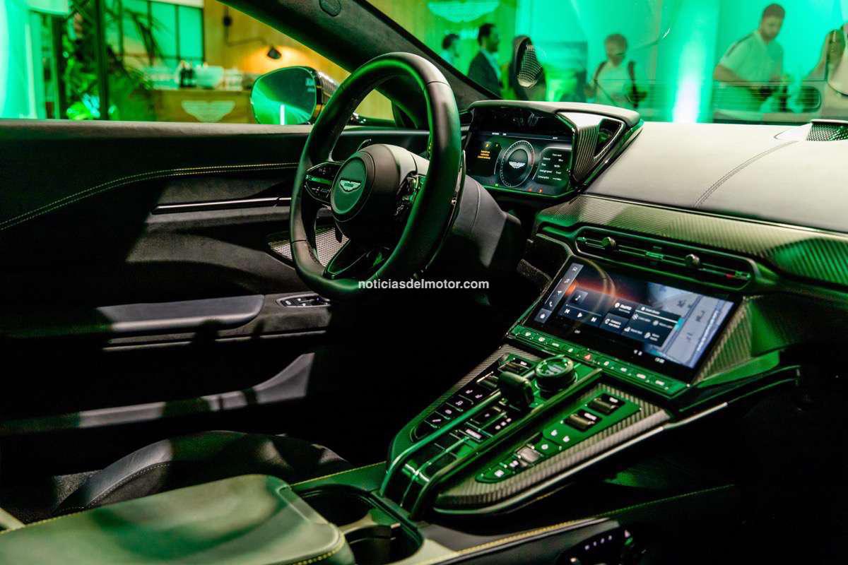 ASTON MARTIN MADRID PRESENTA EL NUEVO VANTAGE A CLIENTES Y MEDIOS DE COMUNICACIÓN