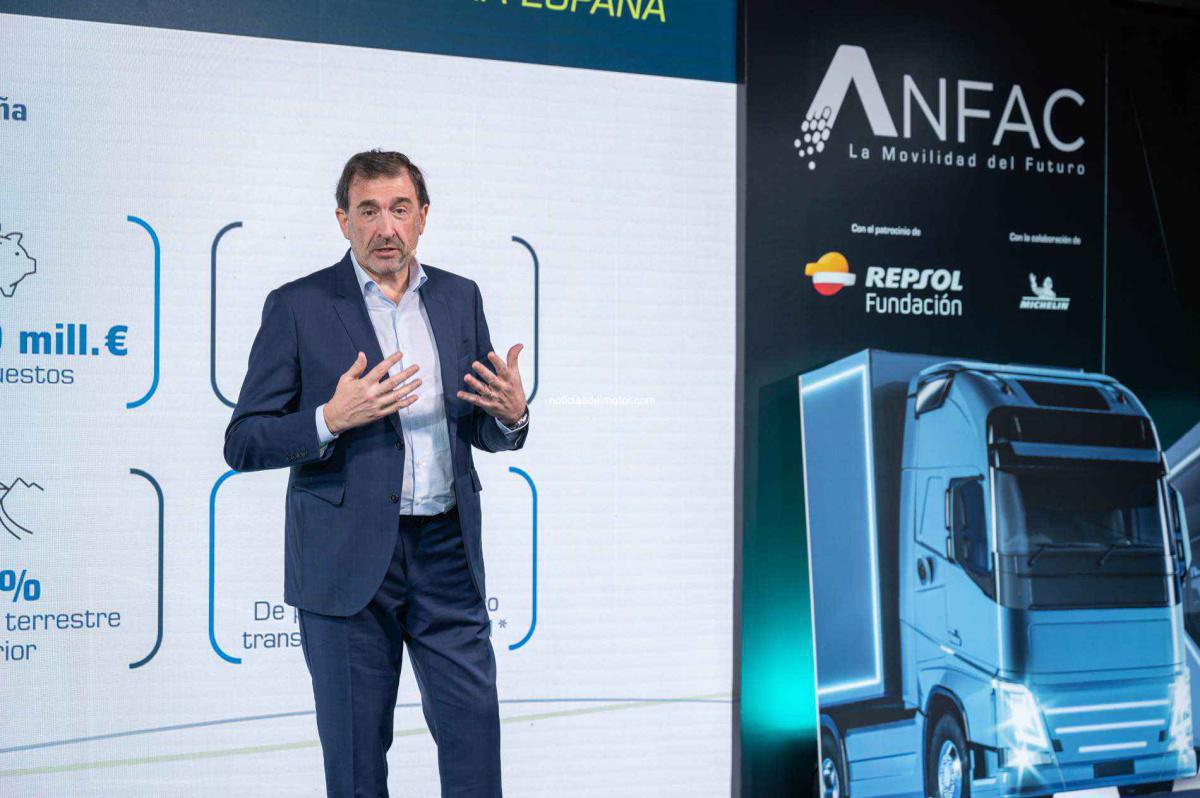 ANFAC REMARCA LA NECESIDAD DE NUEVAS MEDIDAS PARA CUMPLIR LOS OBJETIVOS DE DESCARBONIZACIÓN Y GARANTIZAR EL FUTURO DEL TRANSPORTE POR CARRETERA EN ESPAÑA ANFAC REMARCA LA NECESIDAD DE NUEVAS MEDIDAS PARA CUMPLIR LOS OBJETIVOS DE DESCARBONIZACIÓN Y GARANTIZAR EL FUTURO DEL TRANSPORTE POR CARRETERA EN ESPAÑA