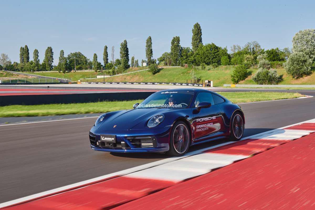 Ducati y Porsche Italia juntos para una experiencia inolvidable  Ducati y Porsche Italia juntos para una experiencia inolvidable