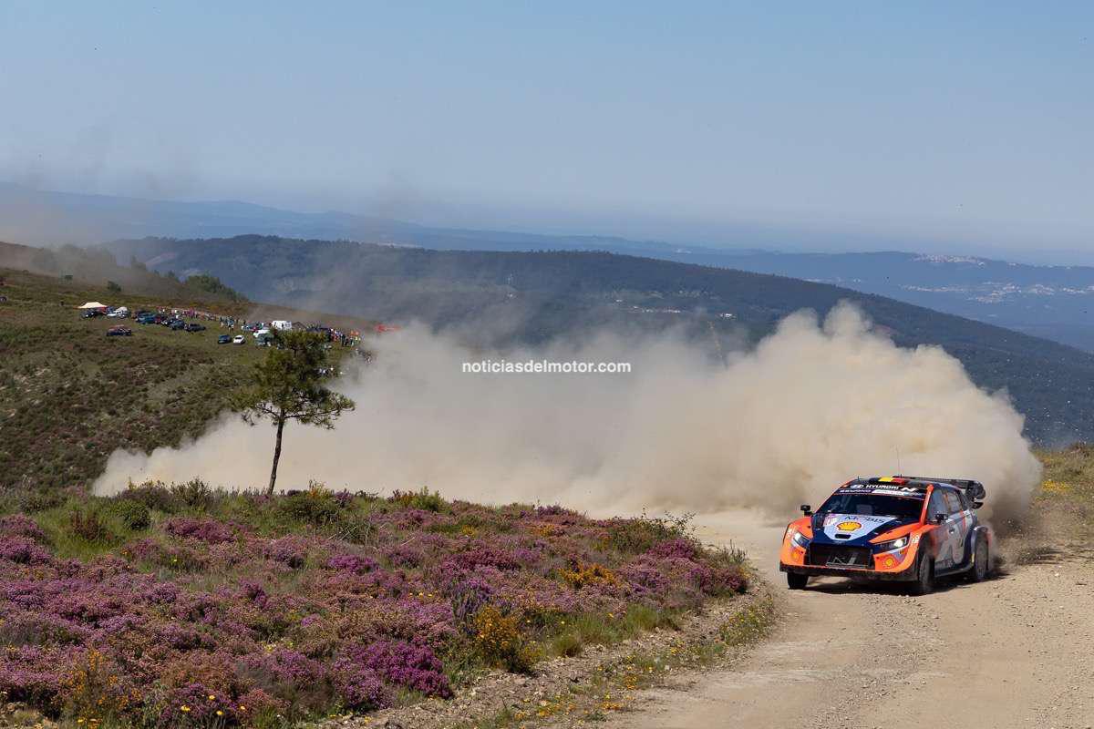 Ott Tänak y Thierry Neuville, podio en Portugal Ott Tänak y Thierry Neuville, podio en Portugal
