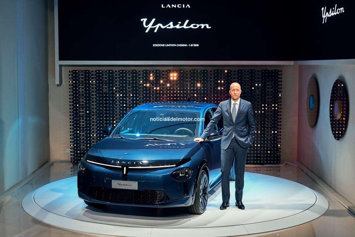 NUEVO LANCIA YPSILON. UN COCHE, CUATRO HISTORIAS NUEVO LANCIA YPSILON. UN COCHE, CUATRO HISTORIAS