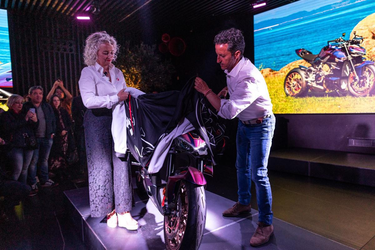 Ducati entrega la única unidad en España de la exclusiva Streetfighter V4 Lamborghini de la serie Speciale Clienti